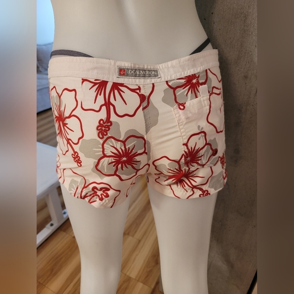Local Motion Hawaii Hawaiian Hibiscus Board Shorts Mini Shorts - Picture 3 of 6